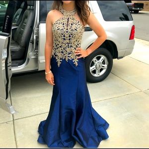 Metallic Embroidery Applique Taffeta Trumpet Gown.